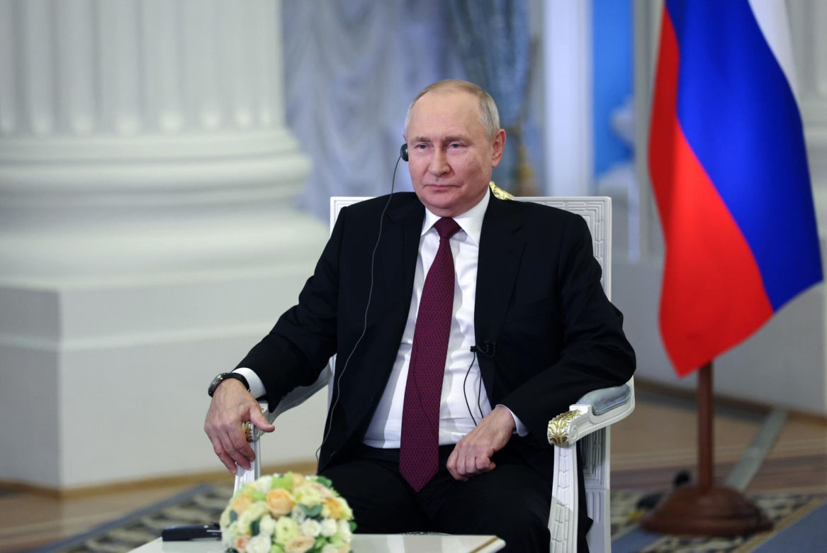 Co się dzieje z twarzą Putina?! "Kości policzkowe się rozchodzą". Szokujący widok