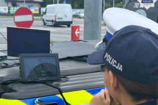Piaseczno: Przechodzili przez pasy, nagle usłyszeli dziwne dźwięki. Policja zrobiła to po raz pierwszy