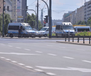 Parada Równości 2021 w Warszawie: ogromne siły policji w centrum miasta