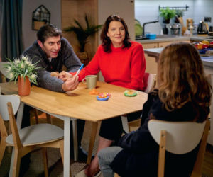 Na Wspólnej, odcinek 4171: Kariera Mariusza wisi na włosku. Mężczyzna ucieka w alkohol i odsuwa się od Oli