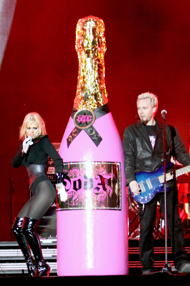 Doda wyskoczy z żyrandola