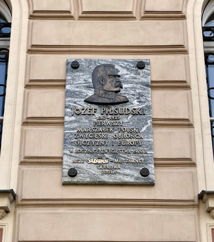 Budynek dawnej Kasy Oszczędności przy ulicy Wałowej w Tarnowie