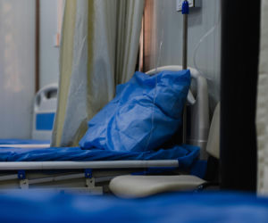 43-latka odesłana ze szpitala do domu z bólem w klatce piersiowej. Kilka dni później zmarła