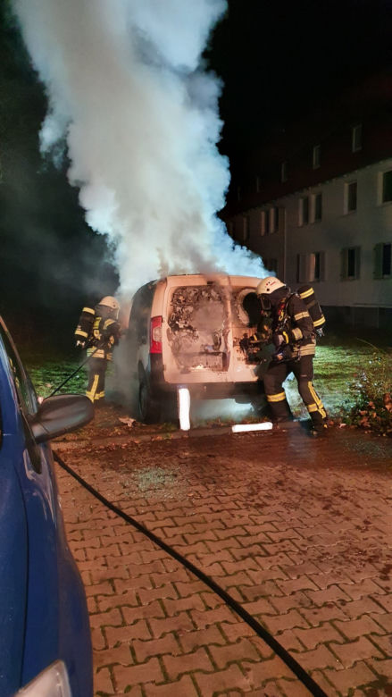Trener piłkarski miał odurzyć i zgwałcić siedmiu chłopców. Lokalna społeczność się mści