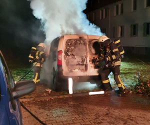 Trener piłkarski miał odurzyć i zgwałcić siedmiu chłopców. Lokalna społeczność się mści