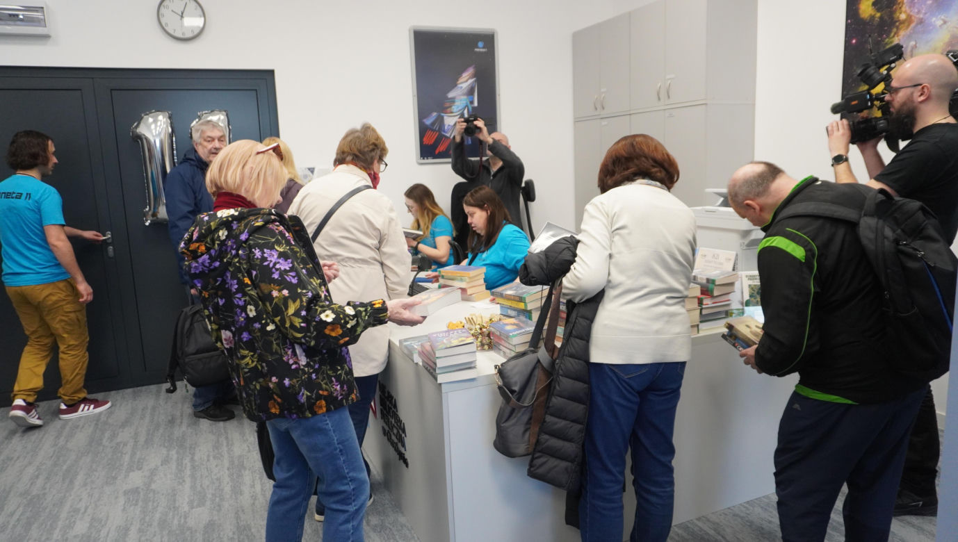 Kosmiczna biblioteka przeniosła się w nowe miejsce. Jak teraz wygląda? Byliśmy w środku