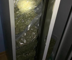 Broń, amunicja i wiele kilogramów narkotyków w Poznaniu! Zatrzymani prędko nie wyjdą zza krat!