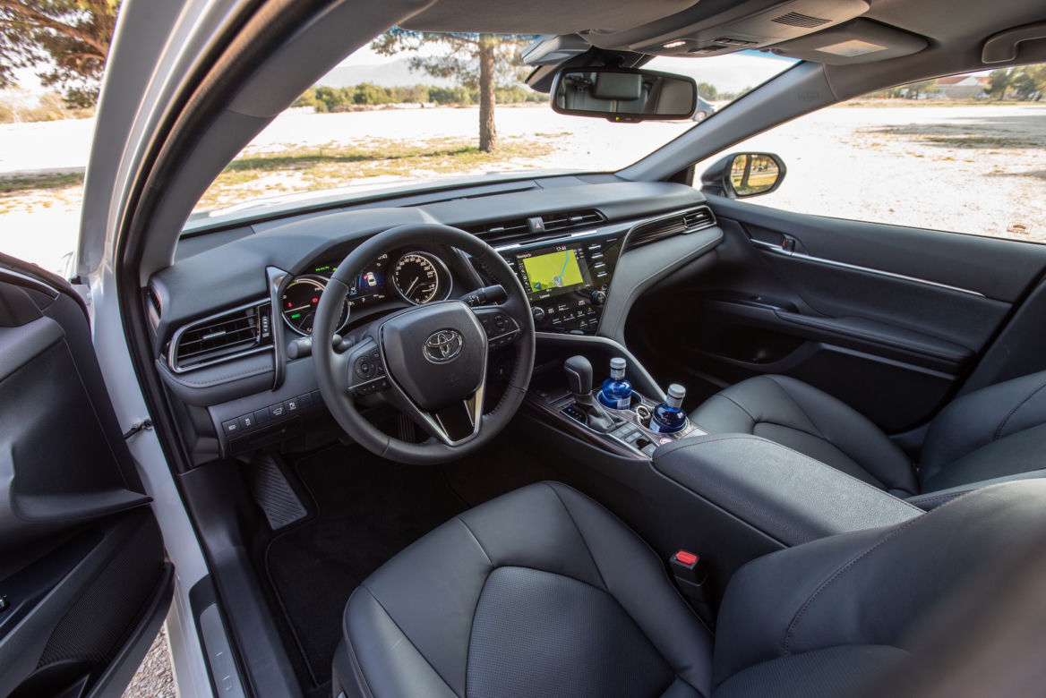 Toyota Camry 2.5 Hybrid Dynamic Force 218 KM e-CVT Executive