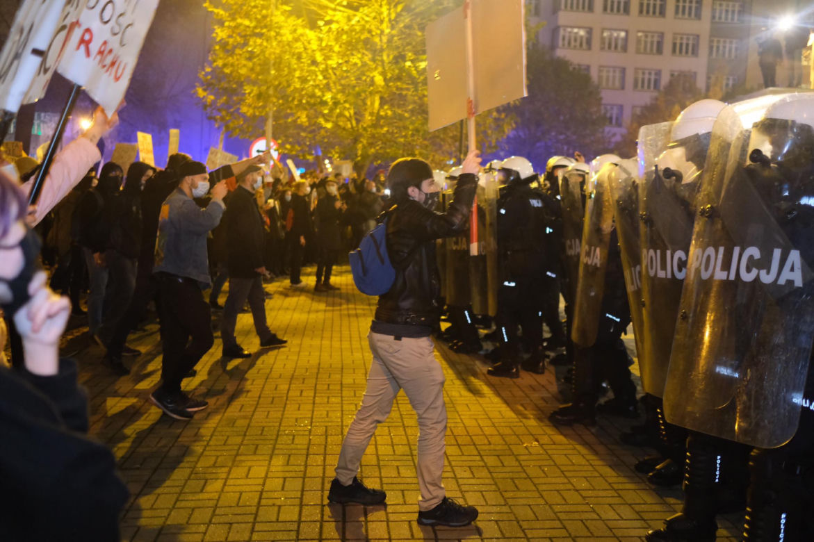 Strajk kobiet w Katowicach. Policja użyła gazu. Są zatrzymania [ZDJĘCIA]