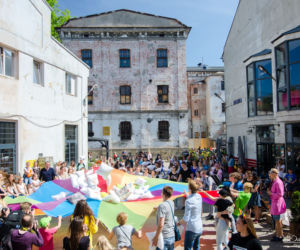 Pierze zasypało Kraków! Za nami wielka bitwa na poduszki! [GALERIA ZDJĘĆ]