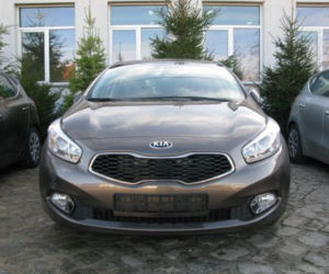 Nieoznakowane radiowozy Kia Cee'd dla policji