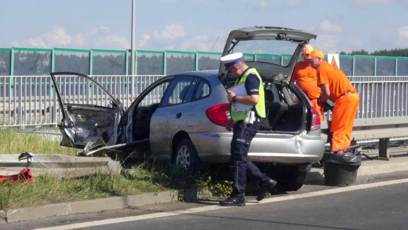 Koszmar na drodze. Wjechał w bariery i zginął. Przerażająca śmierć kierowcy