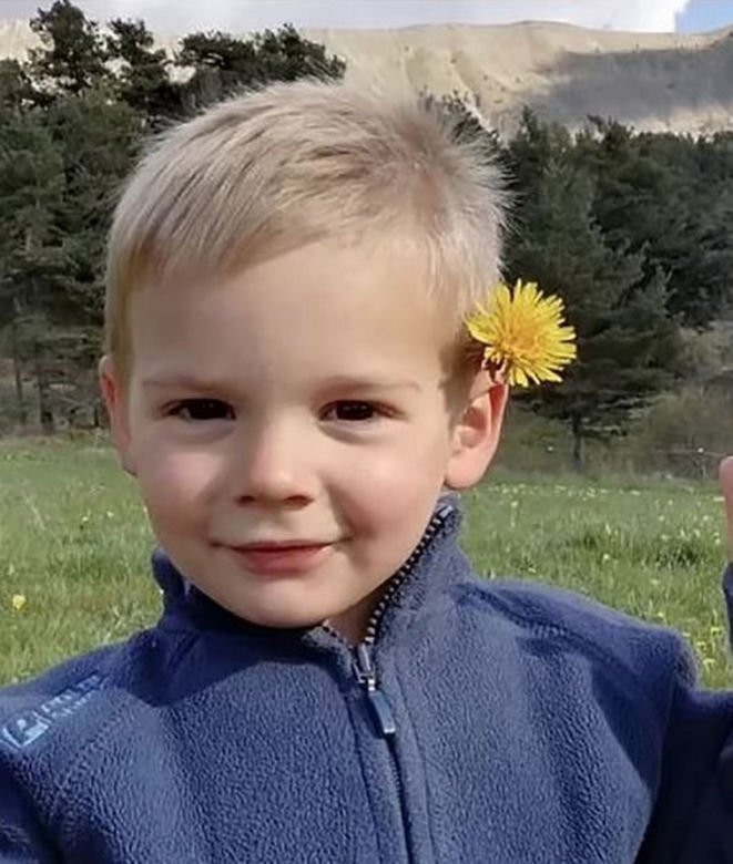 2,5-latek zapadł się pod ziemię. Szukają go od miesiąca, nikogo nie wpuszczają do miasteczka!