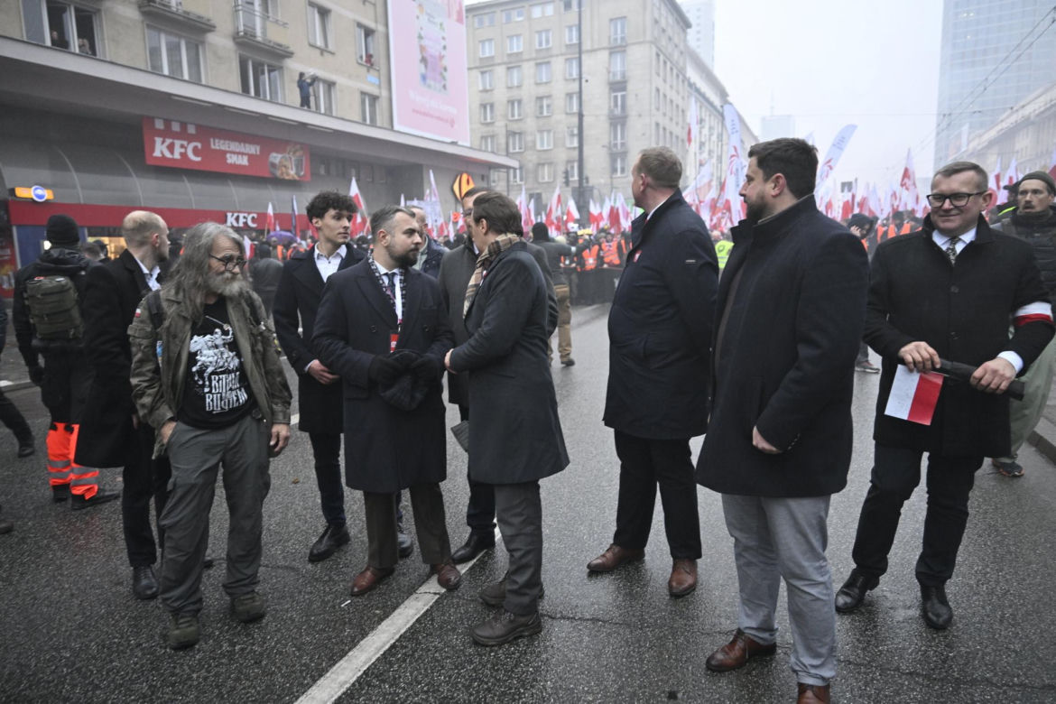 Marsz Niepodległości 2025 na żywo. Relacja z Warszawy. "Chcę zobaczyć Polskę samodzielną i niezakompleksioną"