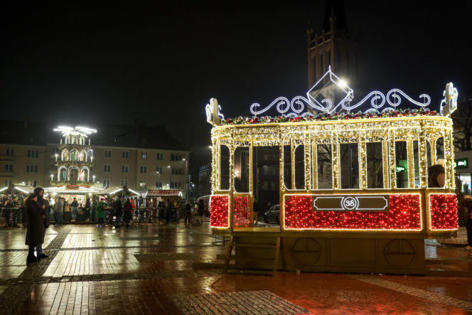 Ruszył świąteczny Jarmark w Bytomiu. Kultowy tramwaj i kaszanka wikinga