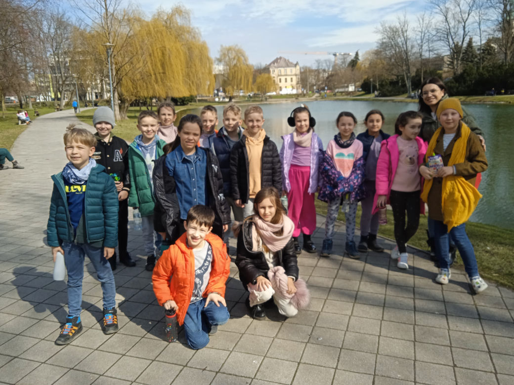 Wiosna w Kielcach. Coraz więcej zieleni i spacerowiczów w parku miejskim