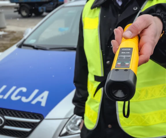 Radny spowodował wypadek po pijanemu. Jego toyota dachowała