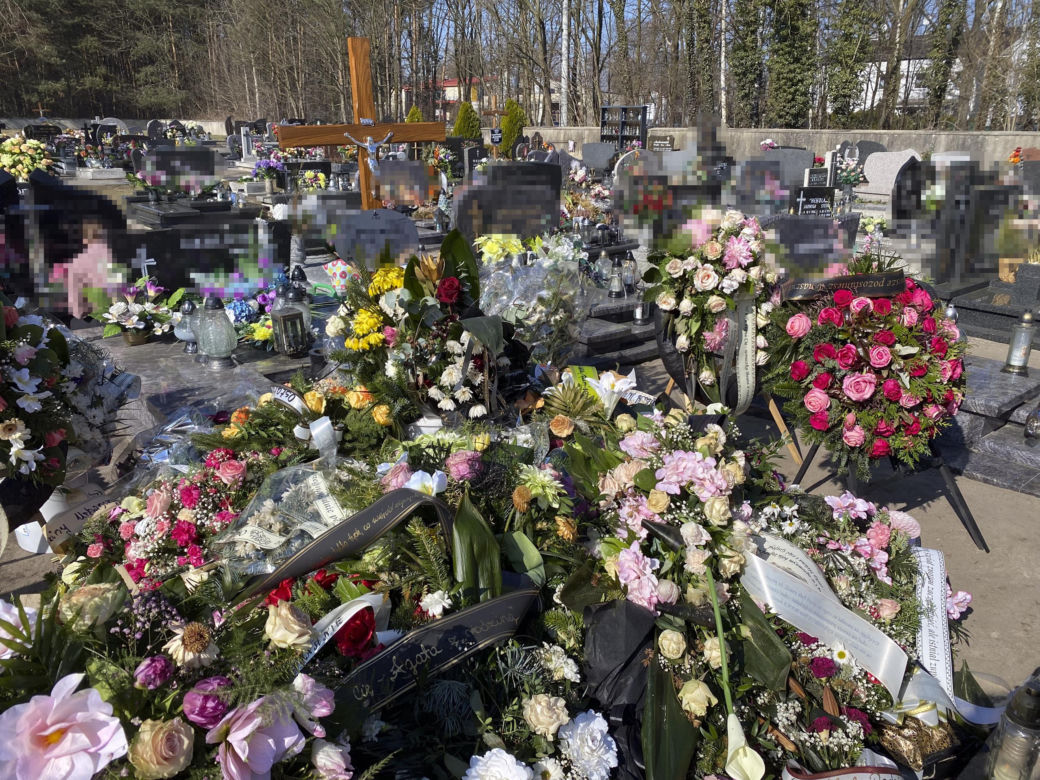 Rodzinna masakra w Kadłubie. Ojczym i prababcia 17-letniego mordercy spoczęli w osobnych grobach