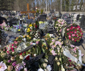 Rodzinna masakra w Kadłubie. Ojczym i prababcia 17-letniego mordercy spoczęli w osobnych grobach