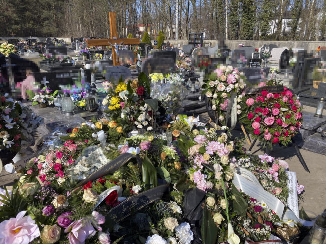 Rodzinna masakra w Kadłubie. Ojczym i prababcia 17-letniego mordercy spoczęli w osobnych grobach