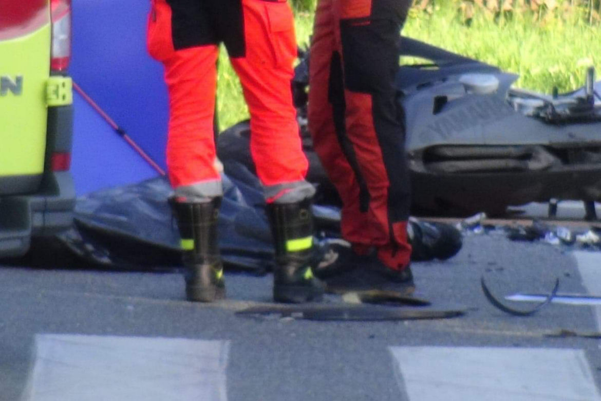 Tragiczny wypadek na warszawskich Włochach. Pomimo reanimacji motocyklista zginął na miejscu