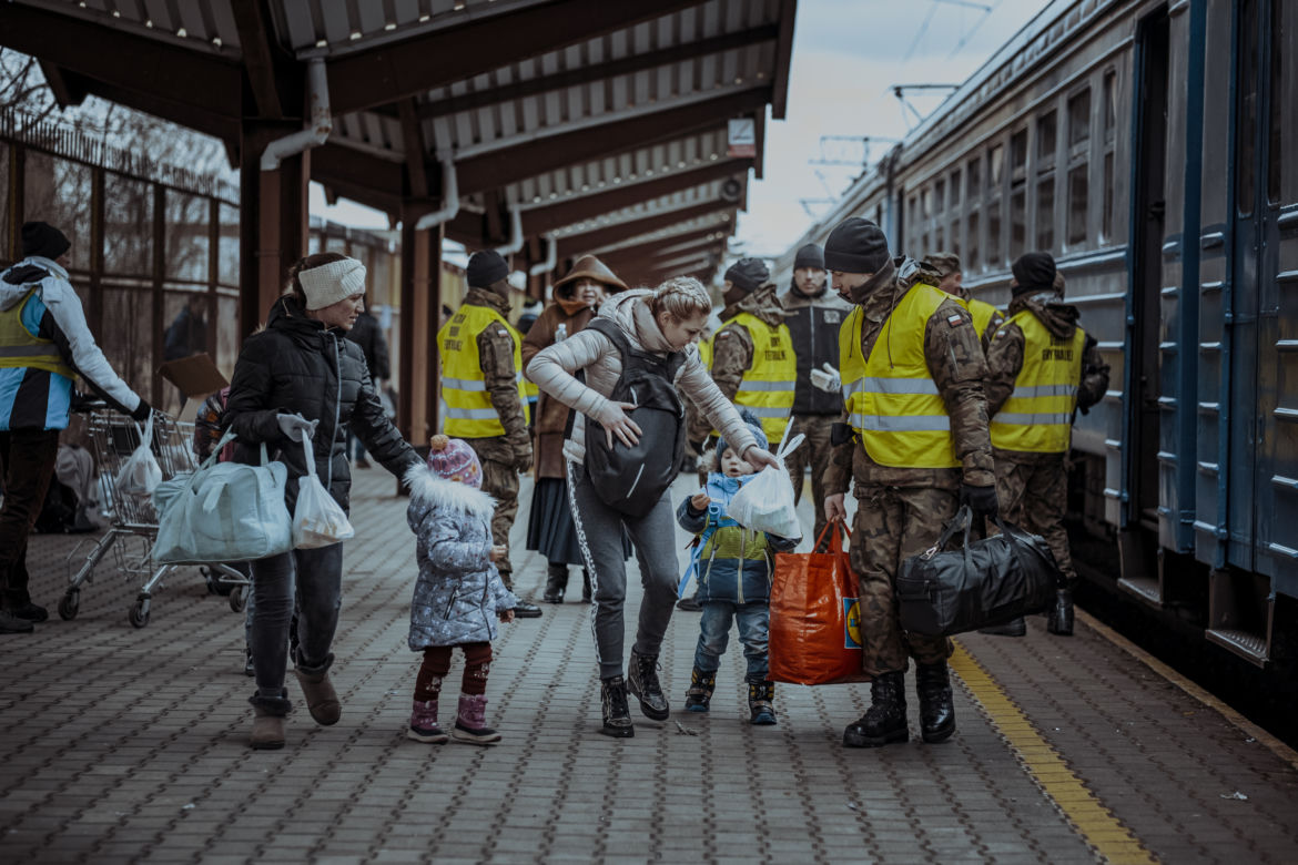 Terytorialsi pomagają uchodźcom nie tylko na granicy. Niosą pomoc na różnych frontach [ZDJĘCIA]  