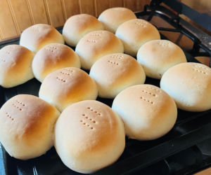 Bułki pszenne w kilka chwil. Zapomnij o chodzeniu do piekarni