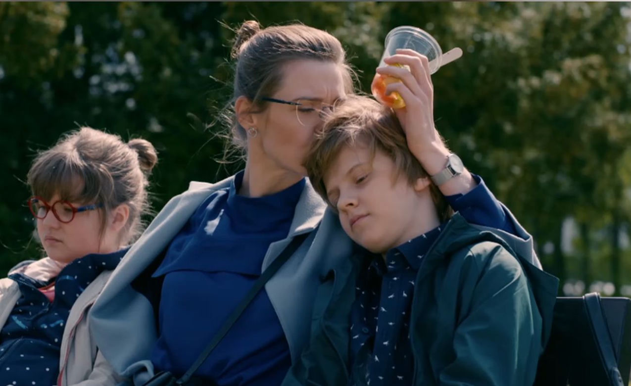 BrzydUla 2, odcinek 146. Julka (Maria Włodkowska), Kuba (Jakub Rutkowski), Ula (Julia Kamińska)