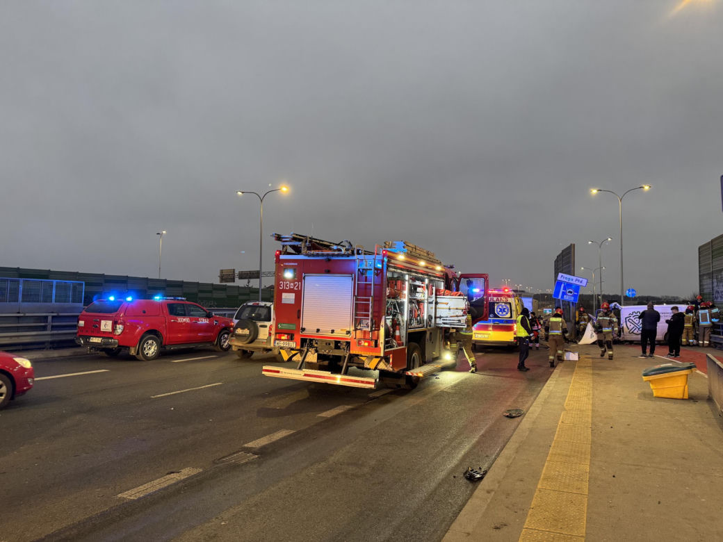  Warszawa. Wypadek na ul. Marsa. Zderzenie sześciu pojazdów [ZDJĘCIA]