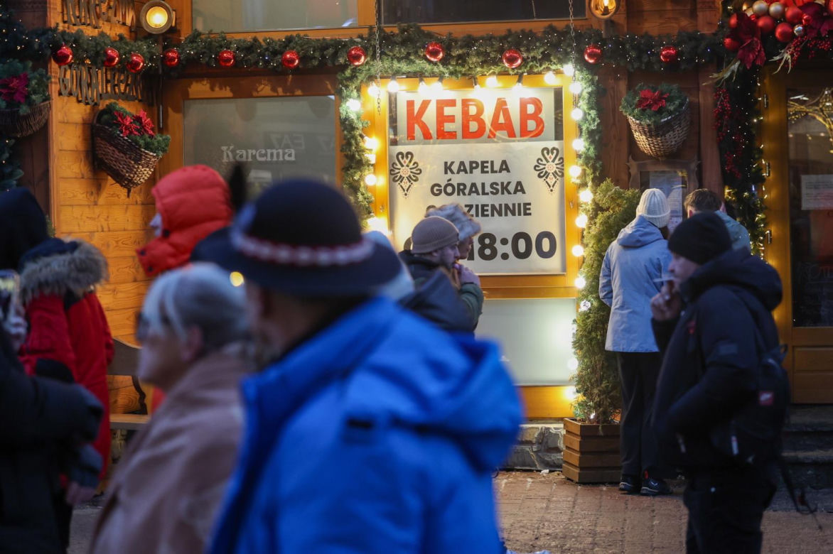 Fatalne warunki w Tatrach. Jest mroźno, ślisko, a szlaki są zasypane śniegiem. TPN ostrzega turystów