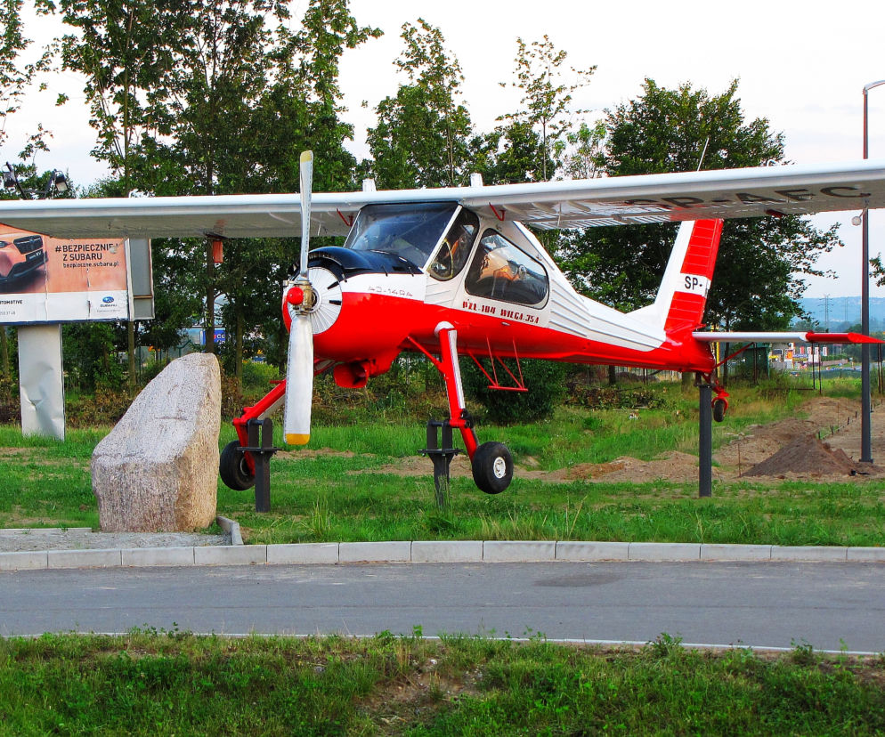Samolot PZL-104 Wilga stanął przy drodze w Jasionce