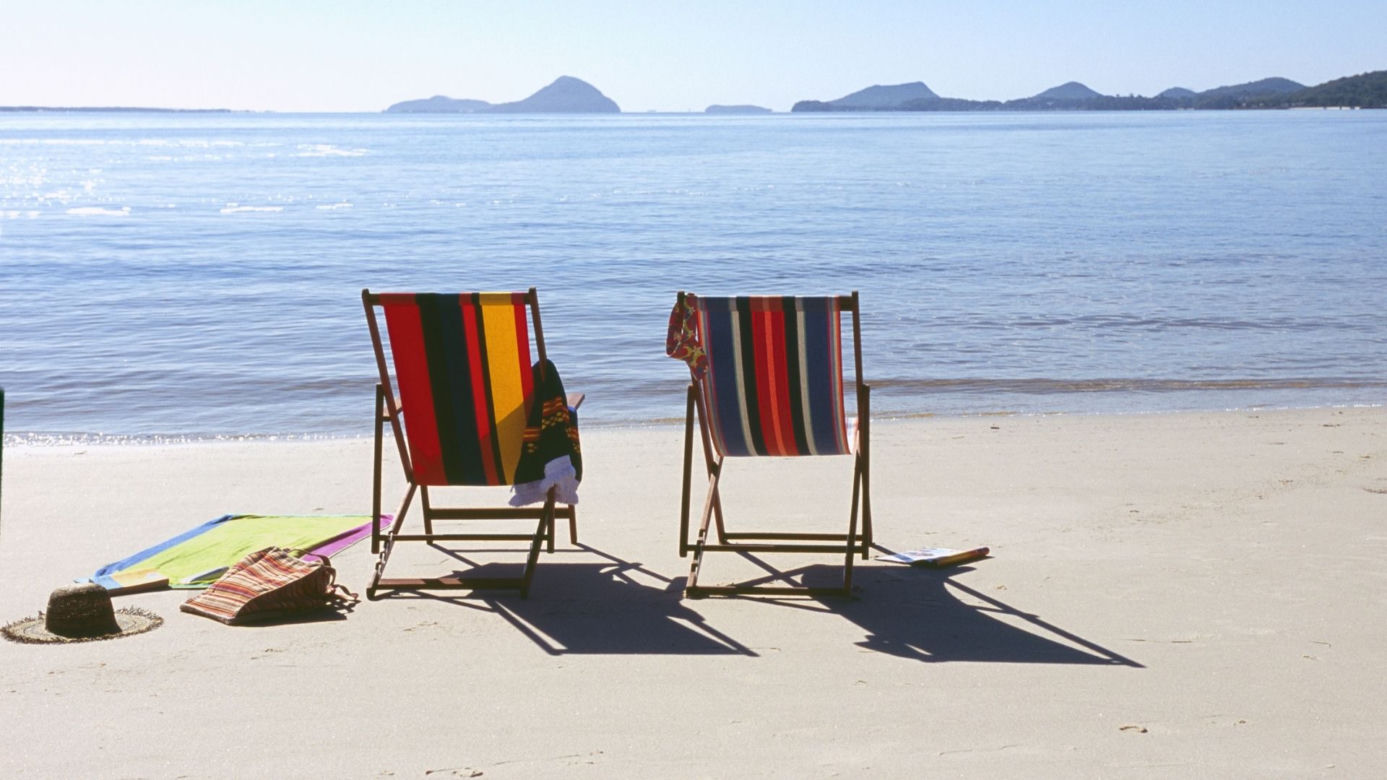 Najbardziej wkurzające zachowania na plaży. To robią Polacy na wakacjach!