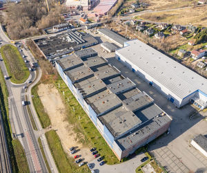 Biurowiec i magazyny wystawione na sprzedaż przez skarbówkę w Częstochowie. Kupisz je za drobniaki