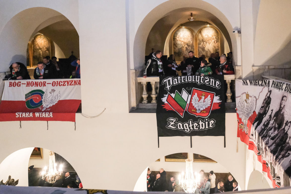 Prezydent na Jasnej Górze wśród kibiców. Podziękował za obronę  hasła „Bóg, Honor, Ojczyzna”