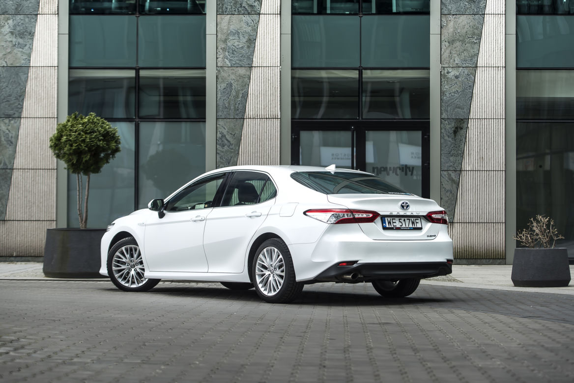 Toyota Camry 2.5 Hybrid 218 KM e-CVT Executive + VIP