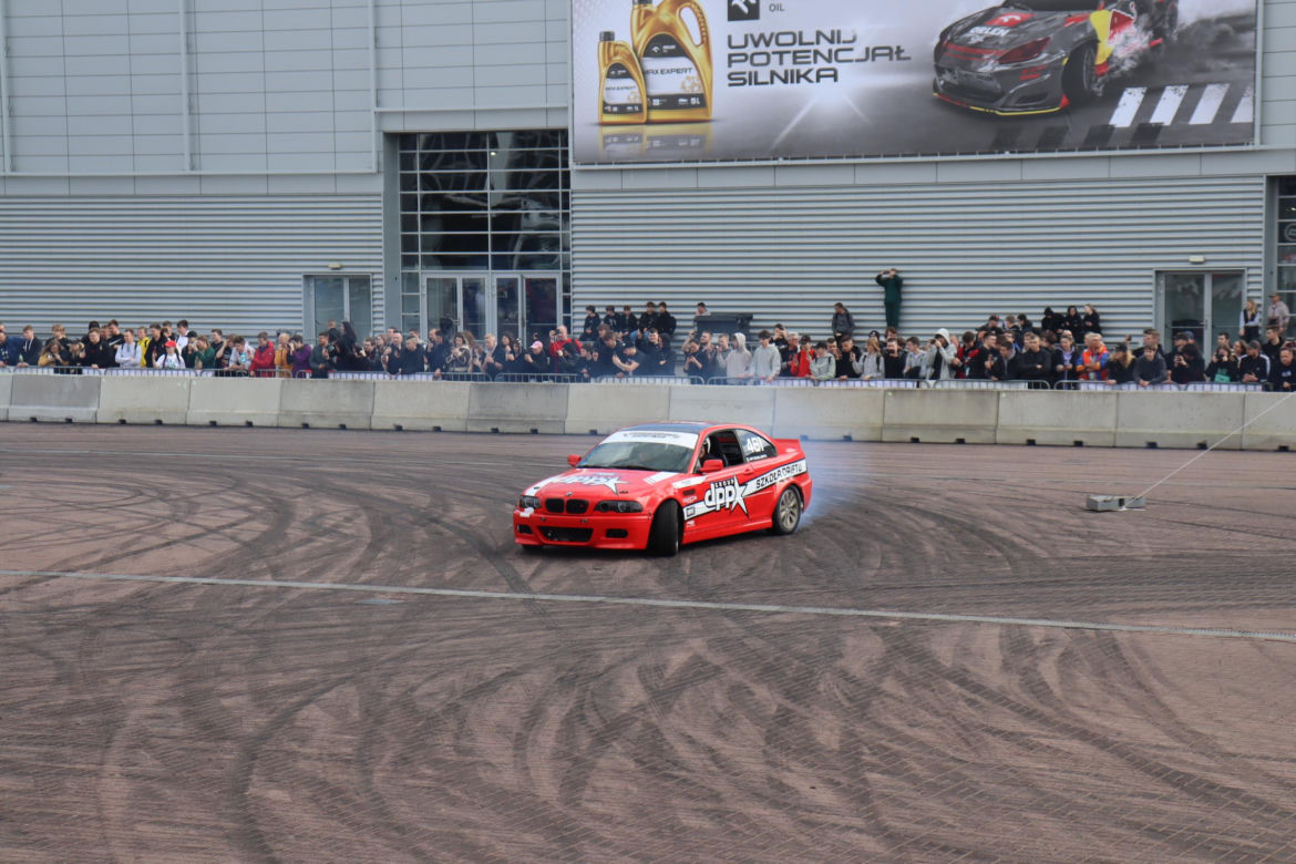 Poznań Motor Show 2024: Tak wyglądają pokazy driftu