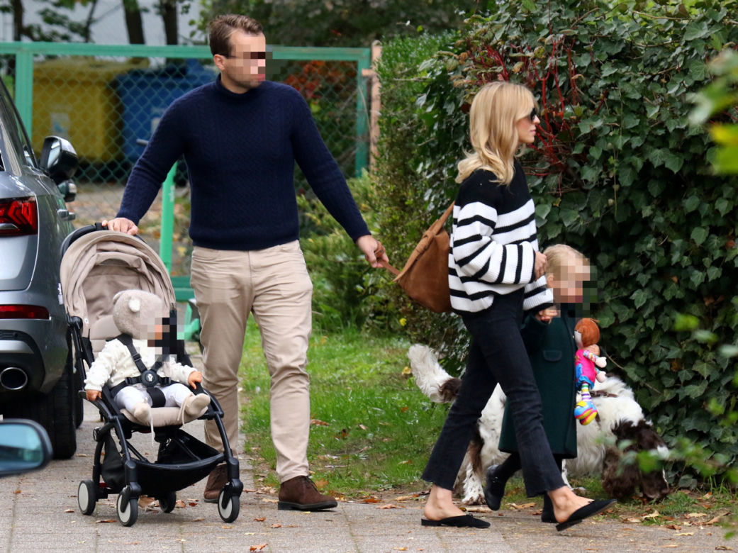 Kasia Tusk paraduje w klapkach. Zapomniała o skarpetkach 