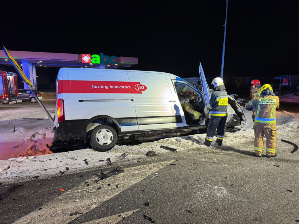Wypadek w Chromnej. DK-2 zablokowana