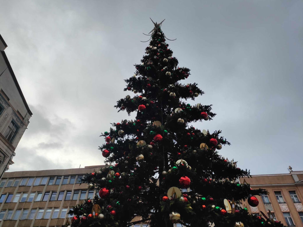 Łódź jest już gotowa na święta! Przy Piotrkowskiej stanęła wielka atrakcja [ZDJĘCIA]