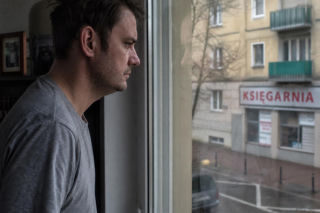 „Chcę być blisko ciebie”. Moja kochanka kupiła lokal tuż pod moim mieszkaniem