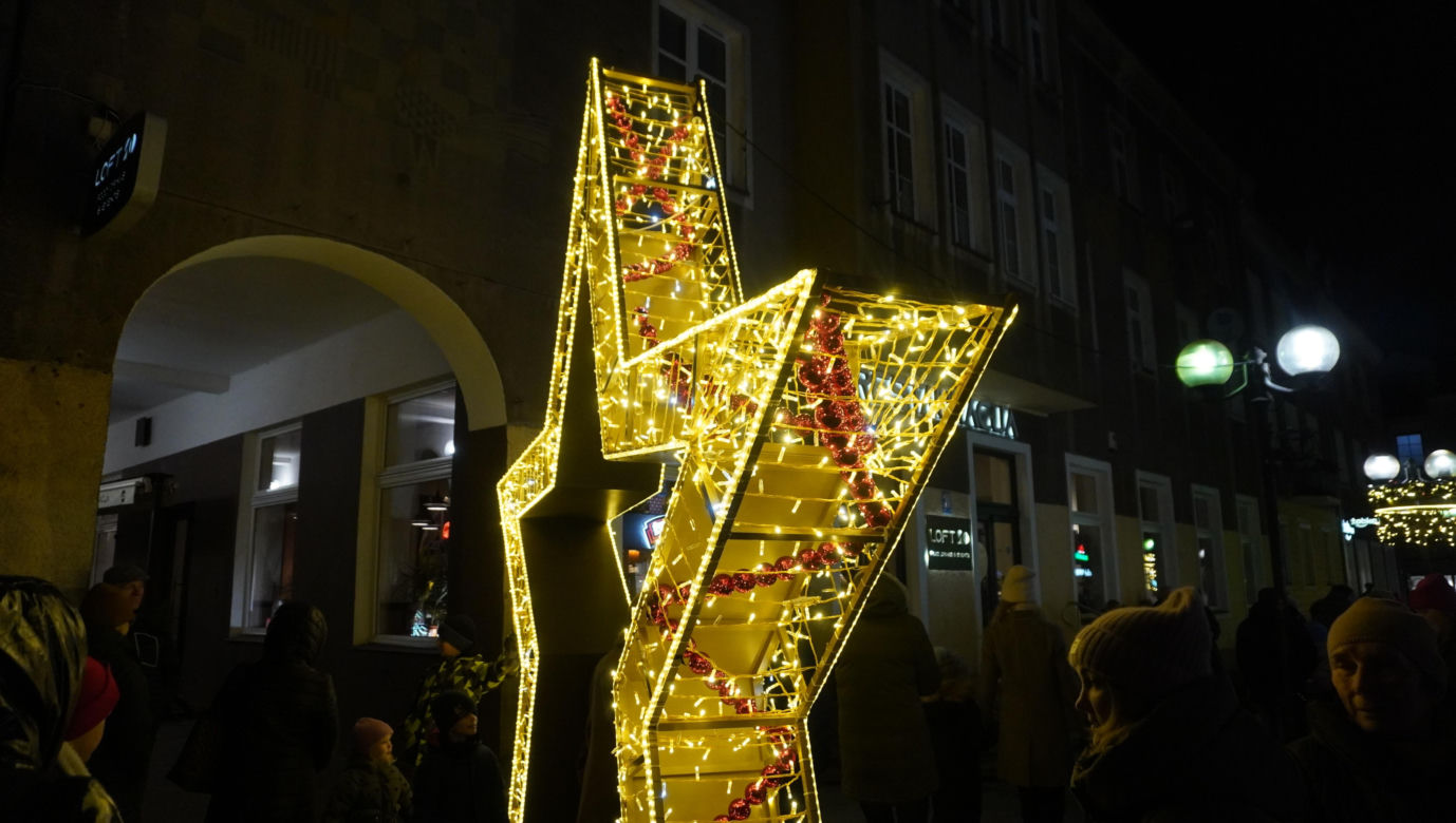 Olsztyn rozświetliły świąteczne iluminacje. Stare Miasto i centrum zachwycają!