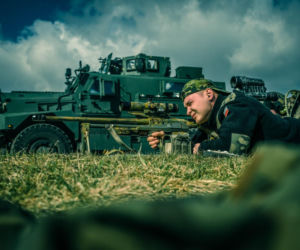 Żołnierze 10 Wrocławskiej Brygady Łączności na poligonie. Intensywne szkolenie i strzelanie z karabinów BOR