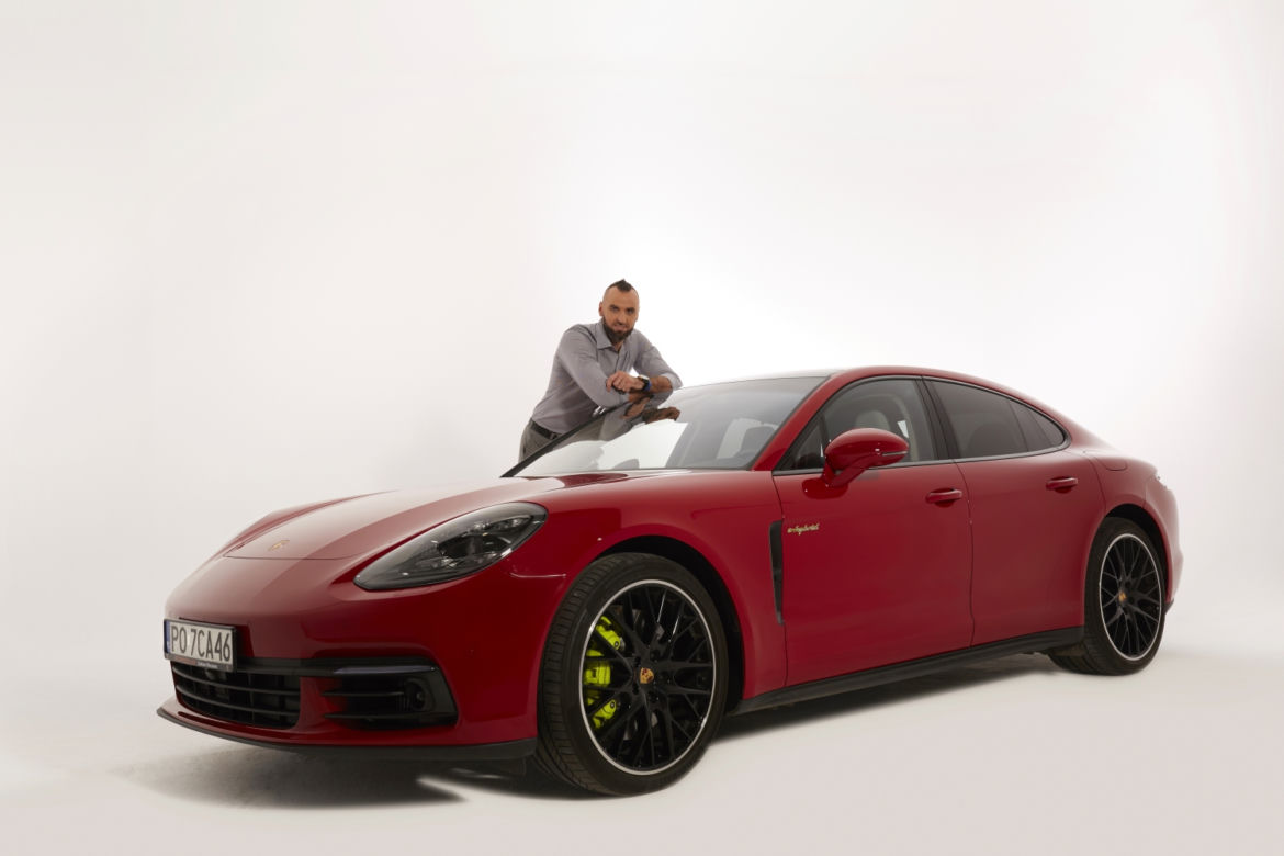 Marcin Gortat w Porsche Panamera 4 E-Hybrid