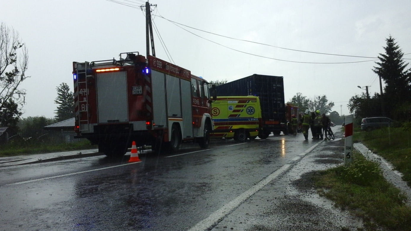 Lubelskie: To cud, że wszyscy żyją. Tir wjechał w budynek mieszkalny