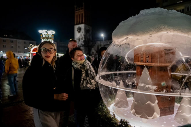 Ruszył świąteczny Jarmark w Bytomiu. Kultowy tramwaj i kaszanka wikinga