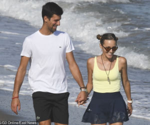 Novak Djoković na plaży z żoną Jeleną