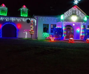 Magia Świąt w Świętokrzyskiem. Gdzie szukać najpiękniej oświetlonych domów? Rzepin i gmina Pawłów skradły show!