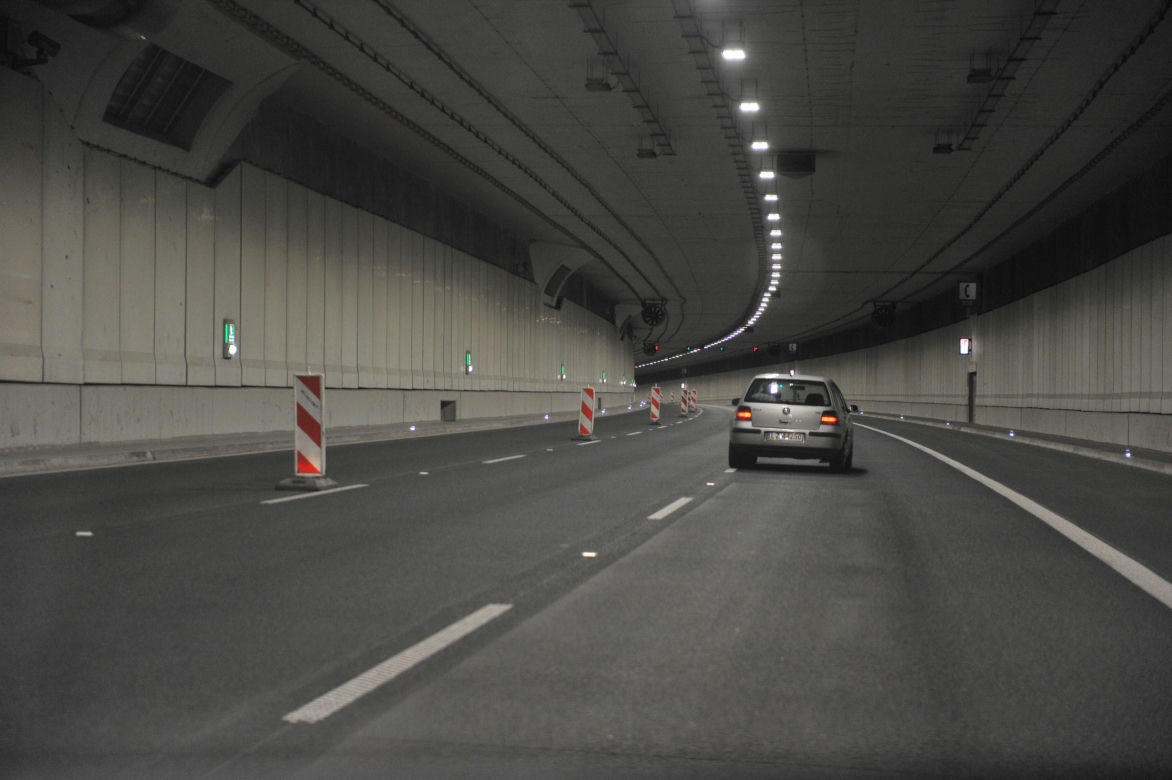 Będzie zasięg w tunelu Południowej Obwodnicy Warszawy. Operatorzy montują kabel GSM