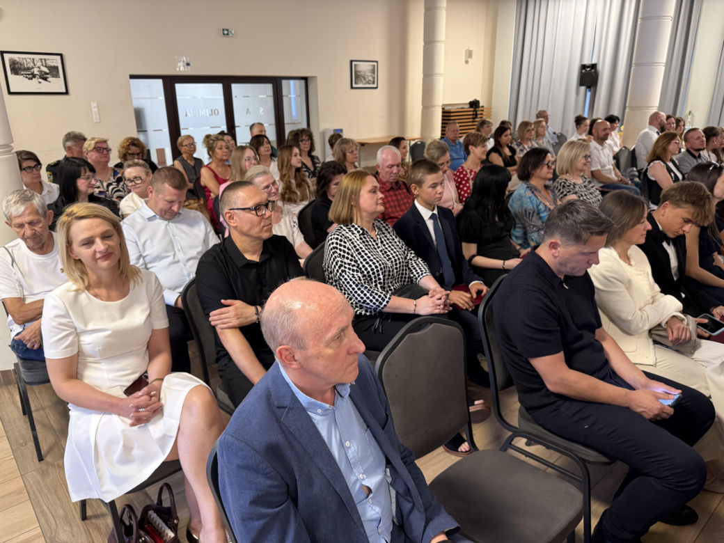 Młode talenty ze Starachowic nagrodzone. Prezydent Marek Materek wręczył stypendia za wybitne wyniki
