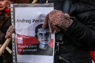 Białoruś uwalnia więźniów politycznych. Co z Andrzejem Poczobutem?